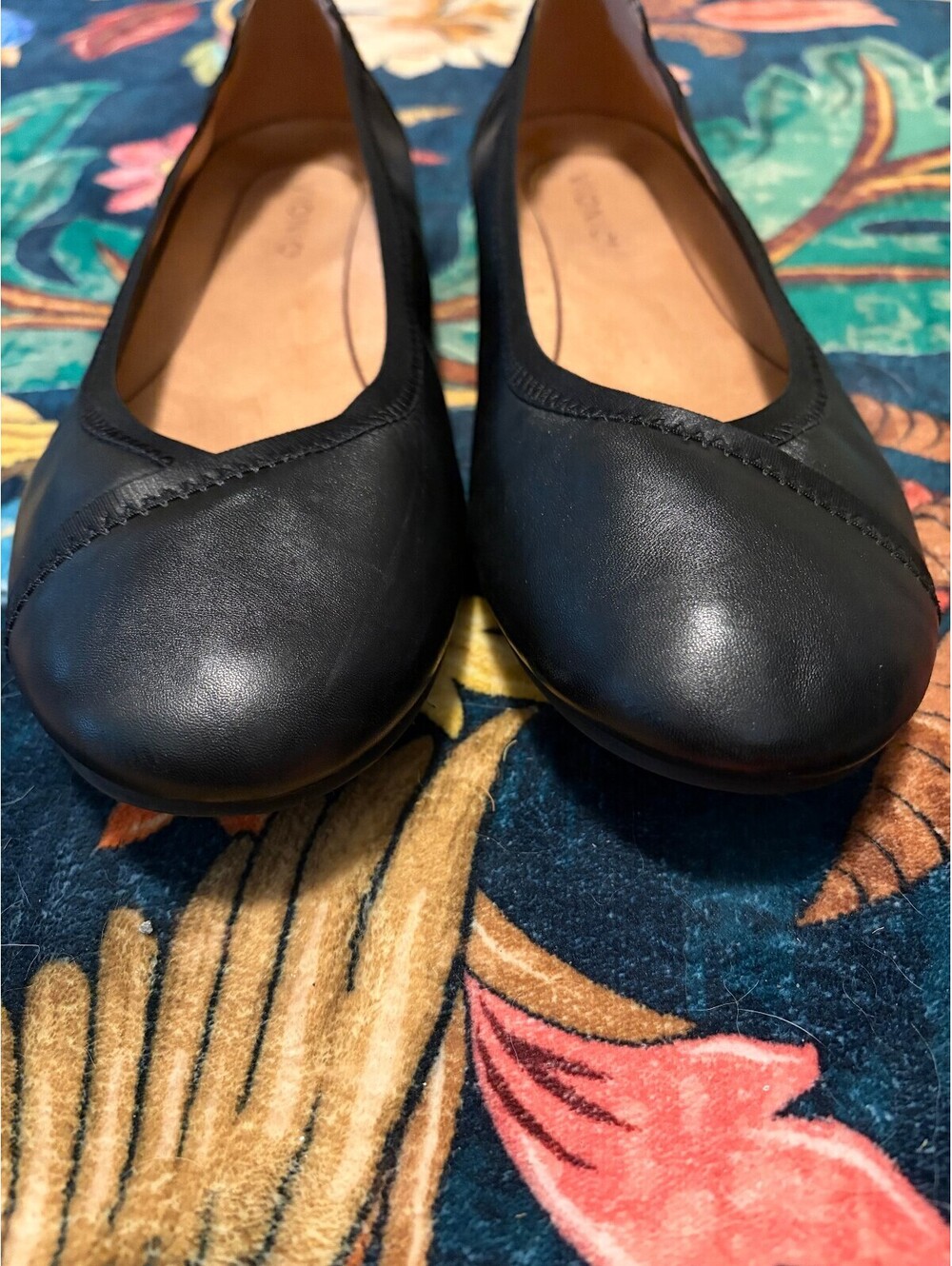 Vionic Caroll Black Leather Slip-On Flats Size 9 - Picture 2 of 9